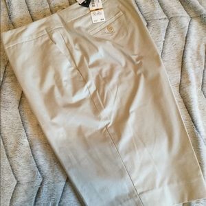 BNWT Jones New York Cream Colored Long Shorts